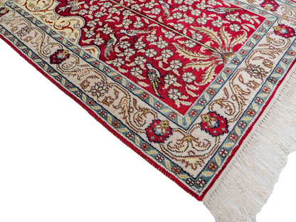 Feiner, handgeknüpfter, chinesischer Orientteppich mit Hereke Design aus Kunstseide, rot, creme, blau. 86x58 cm. Verkauf durch Jupiter Intl.