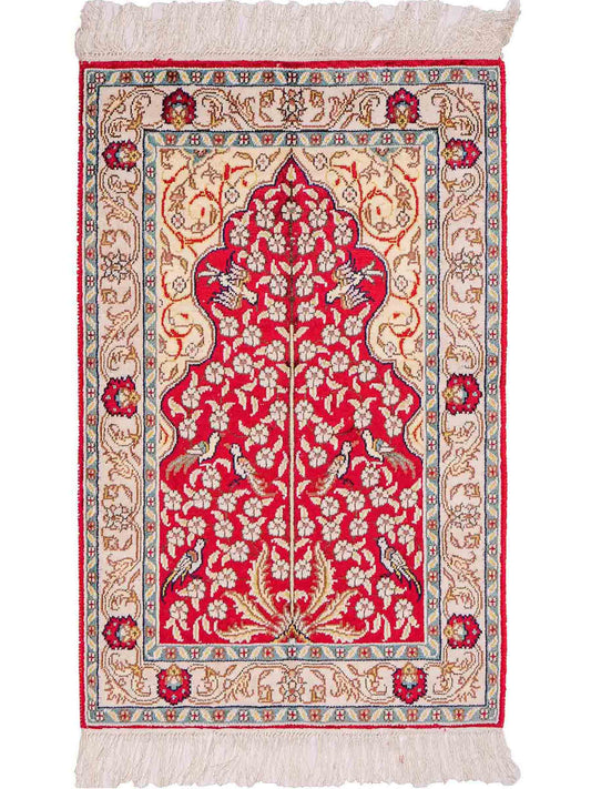 Feiner, handgeknüpfter, chinesischer Orientteppich mit Hereke Design aus Kunstseide, rot, creme, blau. 87x58 cm. Verkauf durch Jupiter Intl.