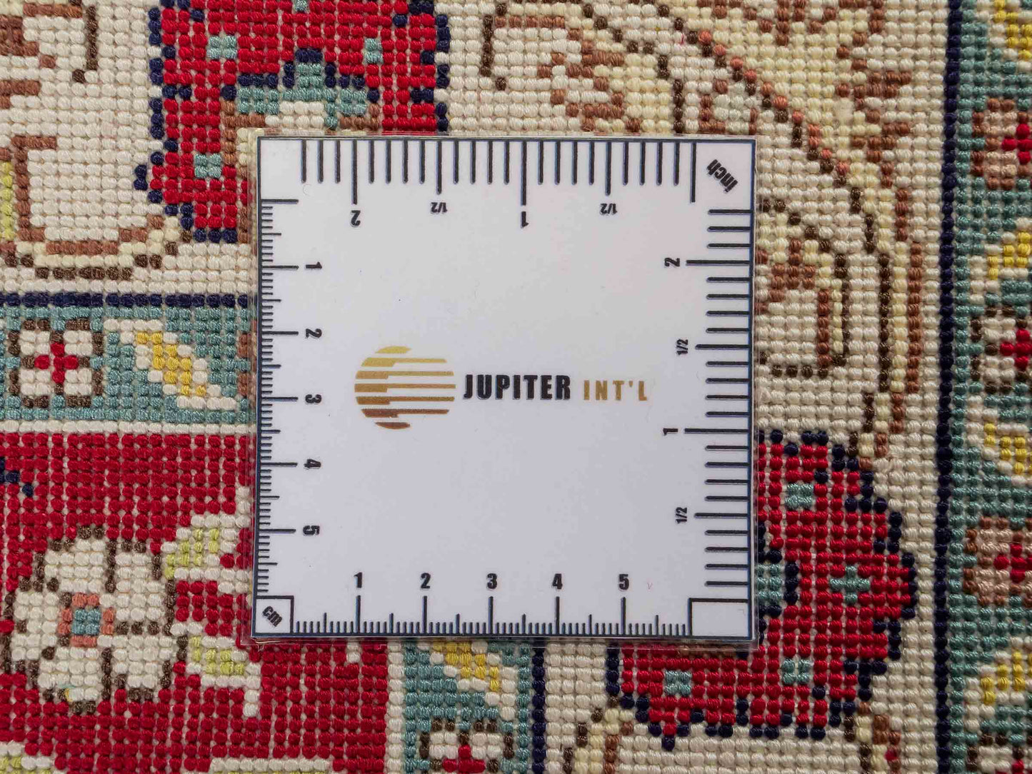 Feiner, handgeknüpfter, chinesischer Orientteppich mit Hereke Design aus Kunstseide, rot, creme, blau. 87x58 cm. Verkauf durch Jupiter Intl.