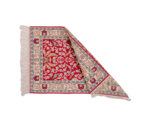 Feiner, handgeknüpfter, chinesischer Orientteppich mit Hereke Design aus Kunstseide, rot, creme, blau. 87x58 cm. Verkauf durch Jupiter Intl.