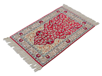 Feiner, handgeknüpfter, chinesischer Orientteppich mit Hereke Design aus Kunstseide, rot, creme, blau. 87x58 cm. Verkauf durch Jupiter Intl.