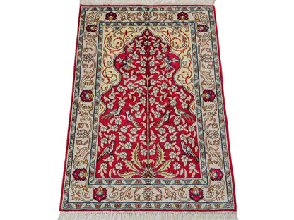 Feiner, handgeknüpfter, chinesischer Orientteppich mit Hereke Design aus Kunstseide, rot, creme, blau. 87x58 cm. Verkauf durch Jupiter Intl.