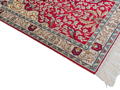 Feiner, handgeknüpfter, chinesischer Orientteppich mit Hereke Design aus Kunstseide, rot, creme, blau. 87x58 cm. Verkauf durch Jupiter Intl.