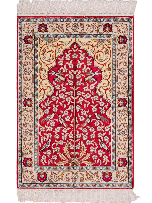 Feiner, handgeknüpfter, chinesischer Orientteppich mit Hereke Design aus Kunstseide, rot, creme, blau. 89x58 cm. Verkauf durch Jupiter Intl.