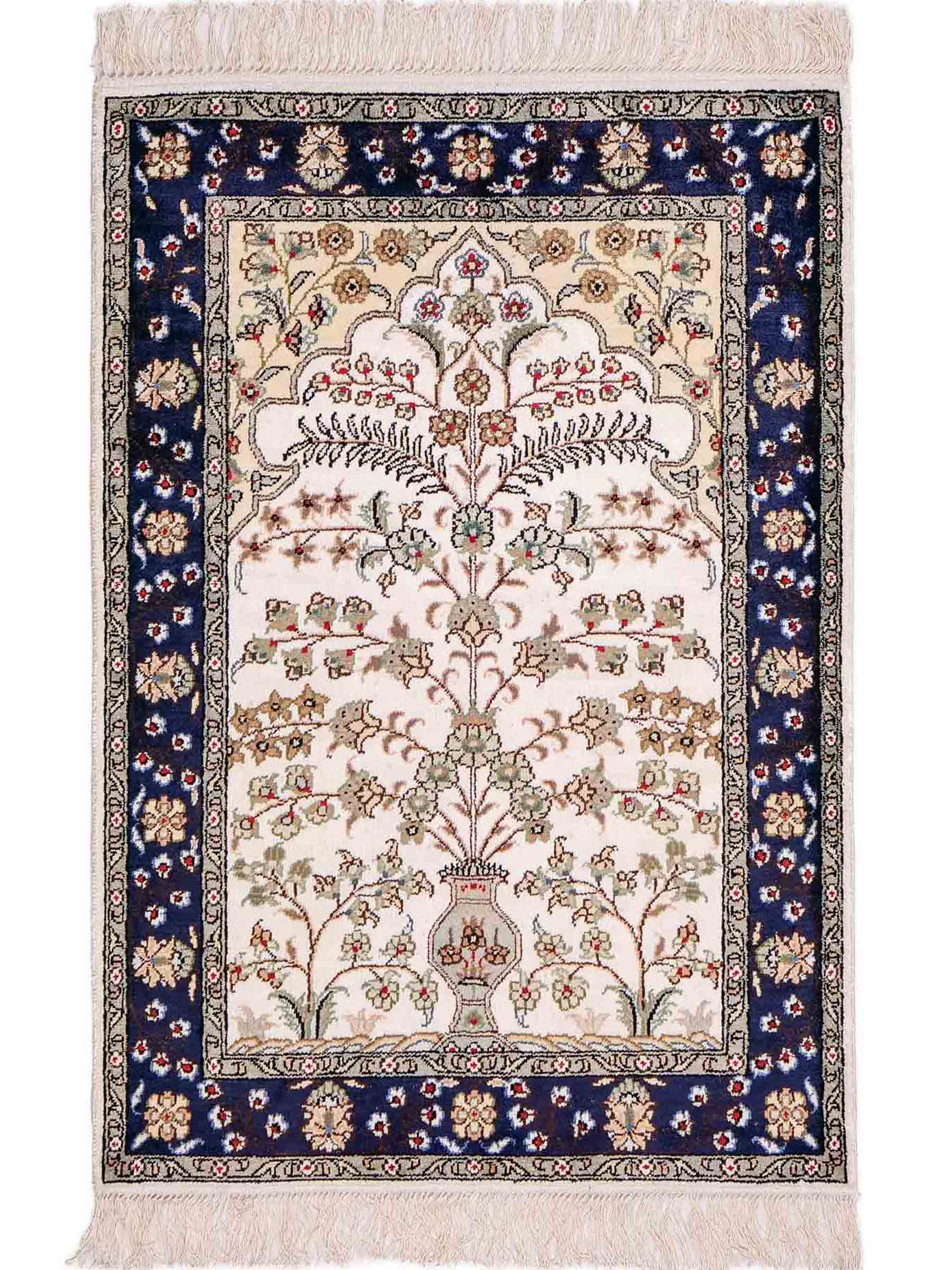 Feiner, handgeknüpfter, chinesischer Orientteppich mit Hereke Design aus Kunstseide, weiß, blau, creme. 90x62 cm. Verkauf durch Jupiter Intl.