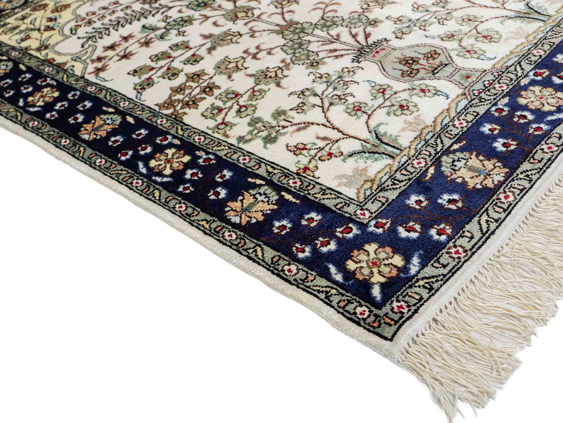 Feiner, handgeknüpfter, chinesischer Orientteppich mit Hereke Design aus Kunstseide, weiß, blau, creme. 90x62 cm. Verkauf durch Jupiter Intl.