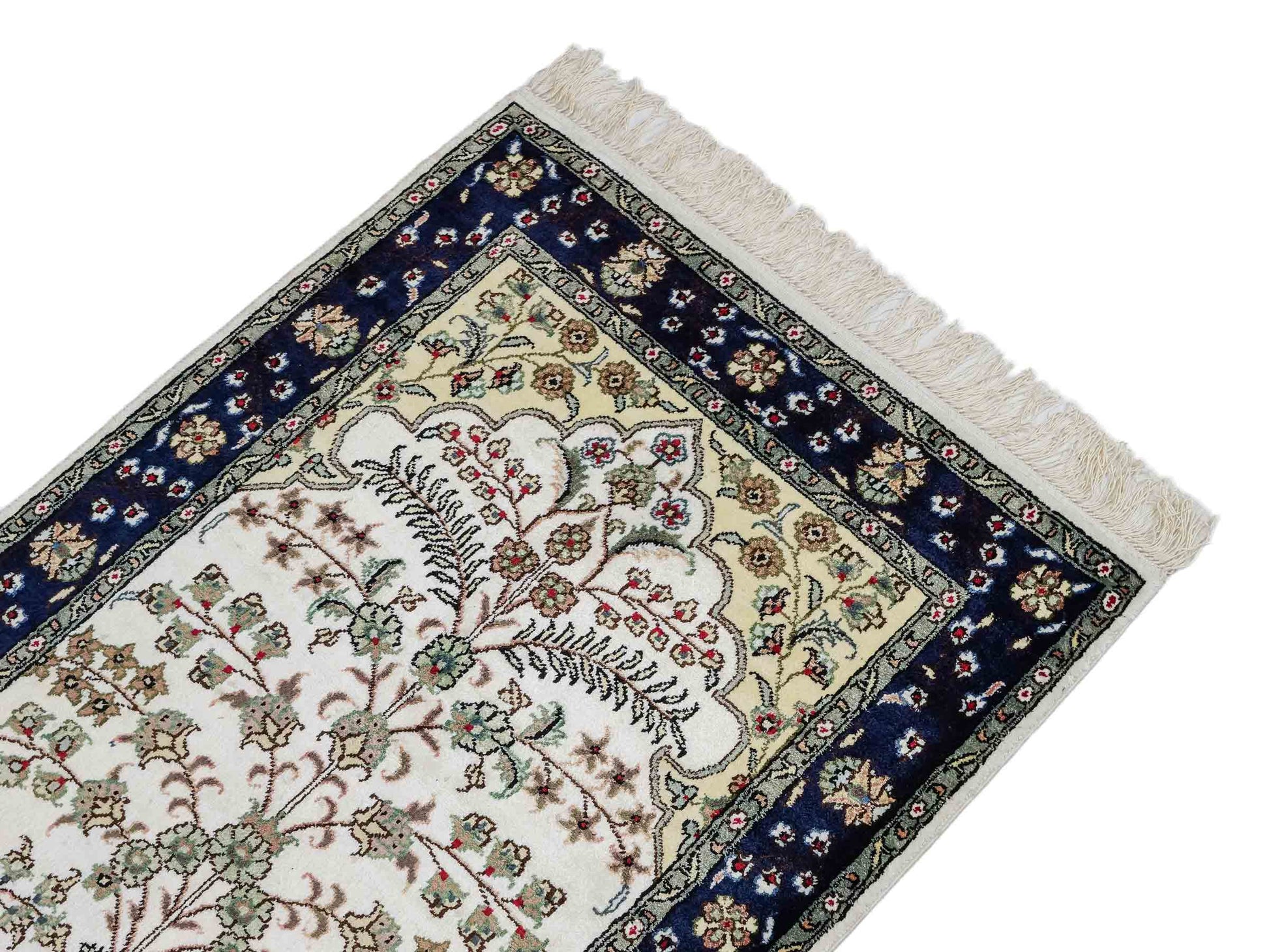 Feiner, handgeknüpfter, chinesischer Orientteppich mit Hereke Design aus Kunstseide, weiß, blau, creme. 90x62 cm. Verkauf durch Jupiter Intl.