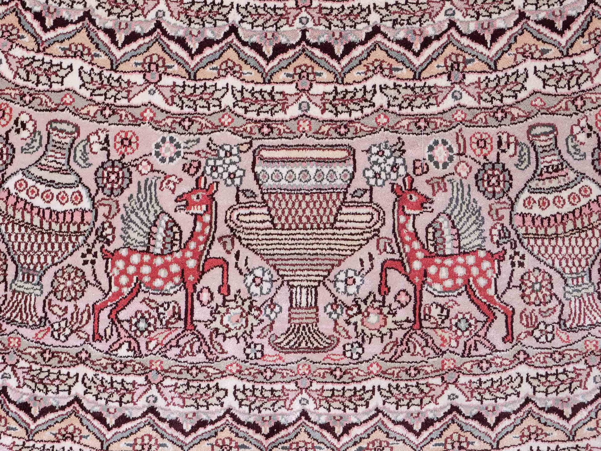 Feiner, handgeknüpfter, runder, chinesischer Orientteppich mit Ghom Design aus Kunstseide, creme, weiß, rosa. 300x300 cm. Verkauf durch Jupiter Intl.