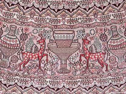 Feiner, handgeknüpfter, runder, chinesischer Orientteppich mit Ghom Design aus Kunstseide, creme, weiß, rosa. 300x300 cm. Verkauf durch Jupiter Intl.