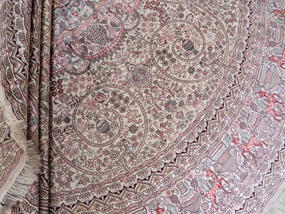 Feiner, handgeknüpfter, runder, chinesischer Orientteppich mit Ghom Design aus Kunstseide, creme, weiß, rosa. 300x300 cm. Verkauf durch Jupiter Intl.