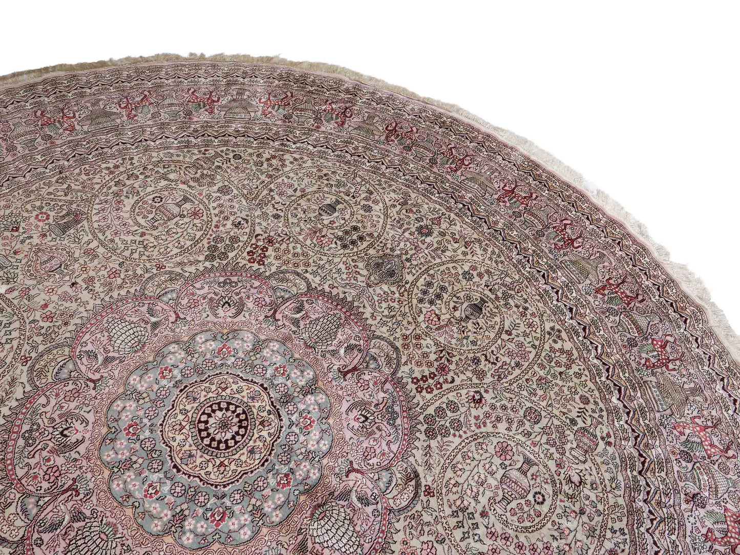 Feiner, handgeknüpfter, runder, chinesischer Orientteppich mit Ghom Design aus Kunstseide, creme, weiß, rosa. 300x300 cm. Verkauf durch Jupiter Intl.