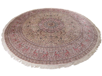 Feiner, handgeknüpfter, runder, chinesischer Orientteppich mit Ghom Design aus Kunstseide, creme, weiß, rosa. 300x300 cm. Verkauf durch Jupiter Intl.
