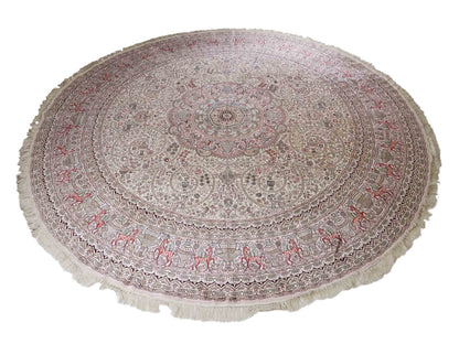 Feiner, handgeknüpfter, runder, chinesischer Orientteppich mit Ghom Design aus Kunstseide, creme, weiß, rosa. 300x300 cm. Verkauf durch Jupiter Intl.