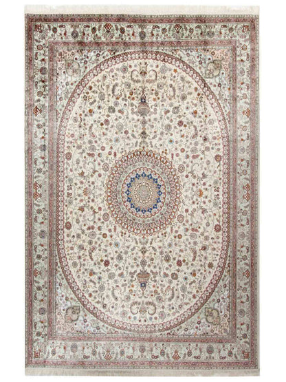 Feiner, handgeknüpfter, chinesischer Orientteppich mit Nain Design aus Kunstseide creme, weiß. 366x277 cm. Verkauf durch Jupiter Intl.