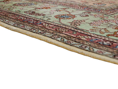 Feiner, handgeknüpfter, chinesischer Orientteppich mit Nain Design aus Kunstseide creme, weiß. 366x277 cm. Verkauf durch Jupiter Intl.