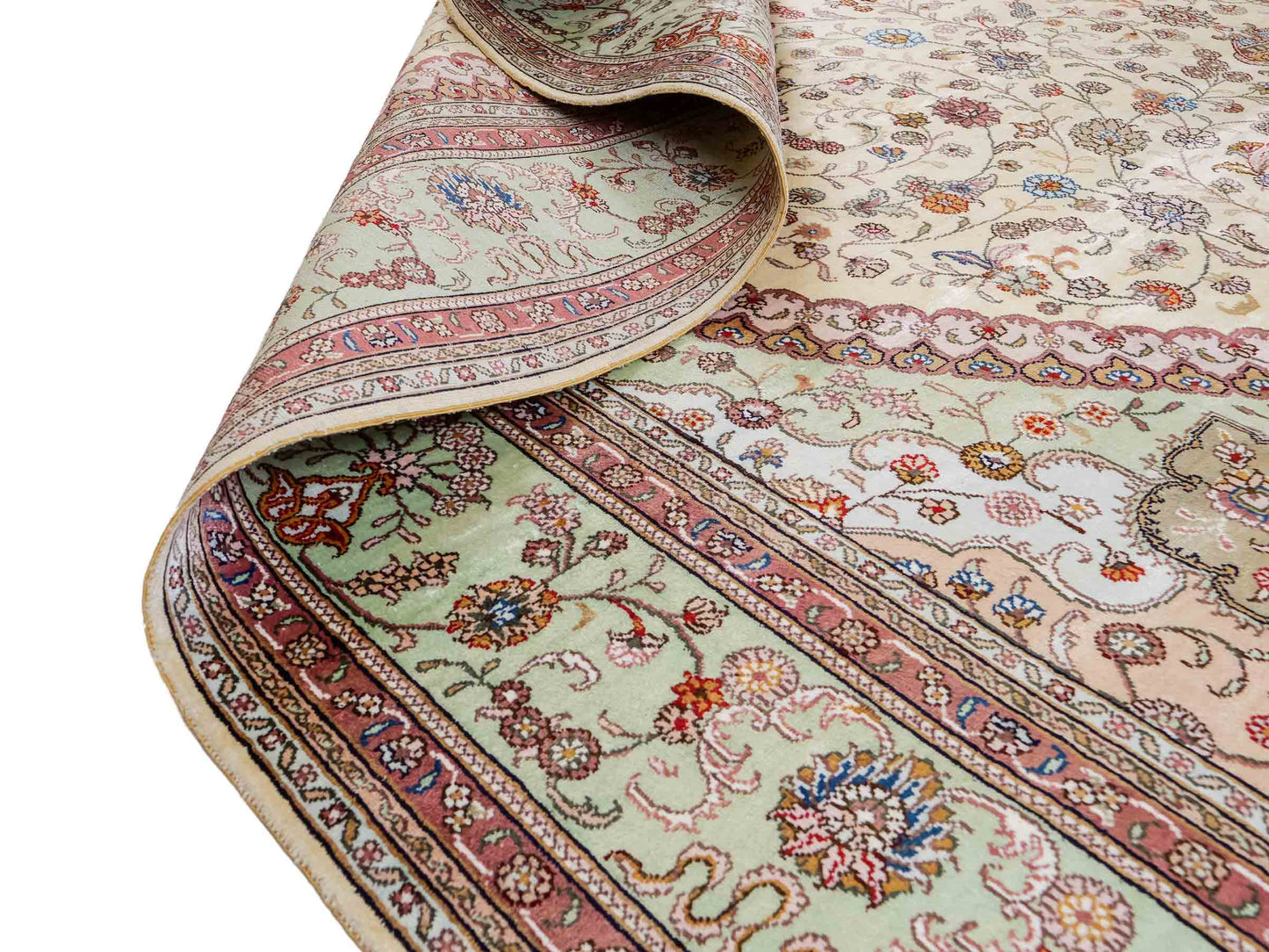 Feiner, handgeknüpfter, chinesischer Orientteppich mit Nain Design aus Kunstseide creme, weiß. 366x277 cm. Verkauf durch Jupiter Intl.