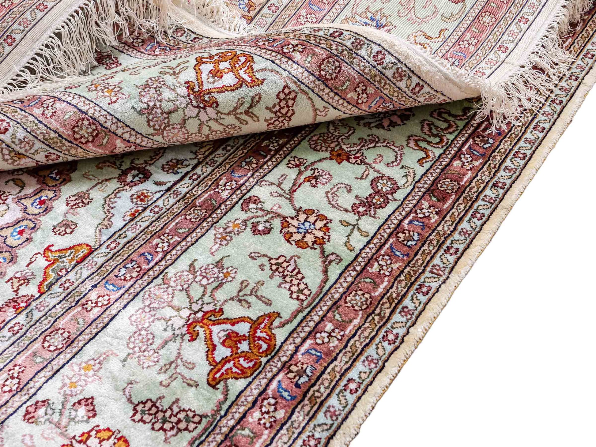 Feiner, handgeknüpfter, chinesischer Orientteppich mit Nain Design aus Kunstseide creme, weiß. 366x277 cm. Verkauf durch Jupiter Intl.