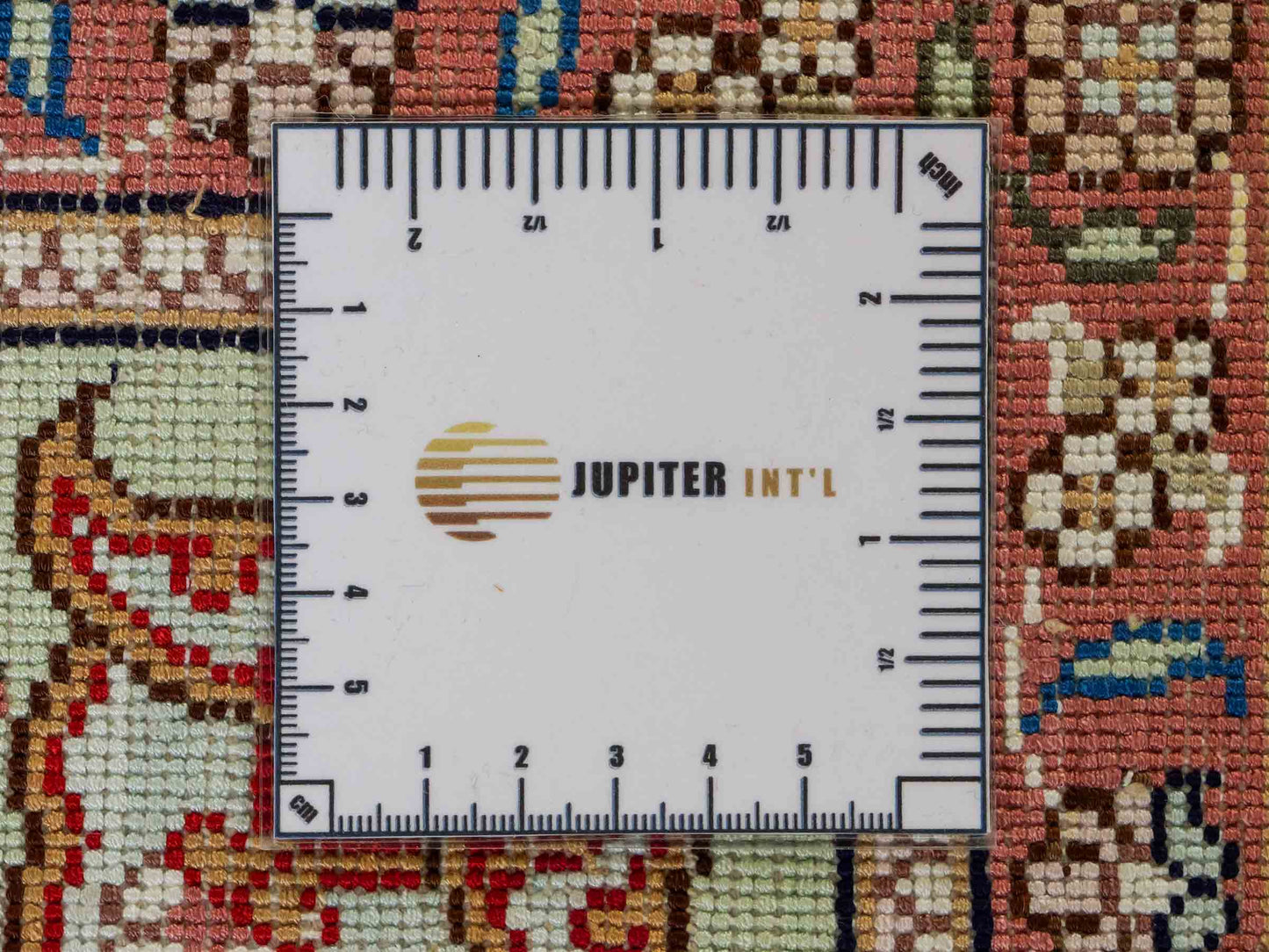 Feiner, handgeknüpfter, chinesischer Orientteppich mit Nain Design aus Kunstseide creme, weiß. 366x277 cm. Verkauf durch Jupiter Intl.