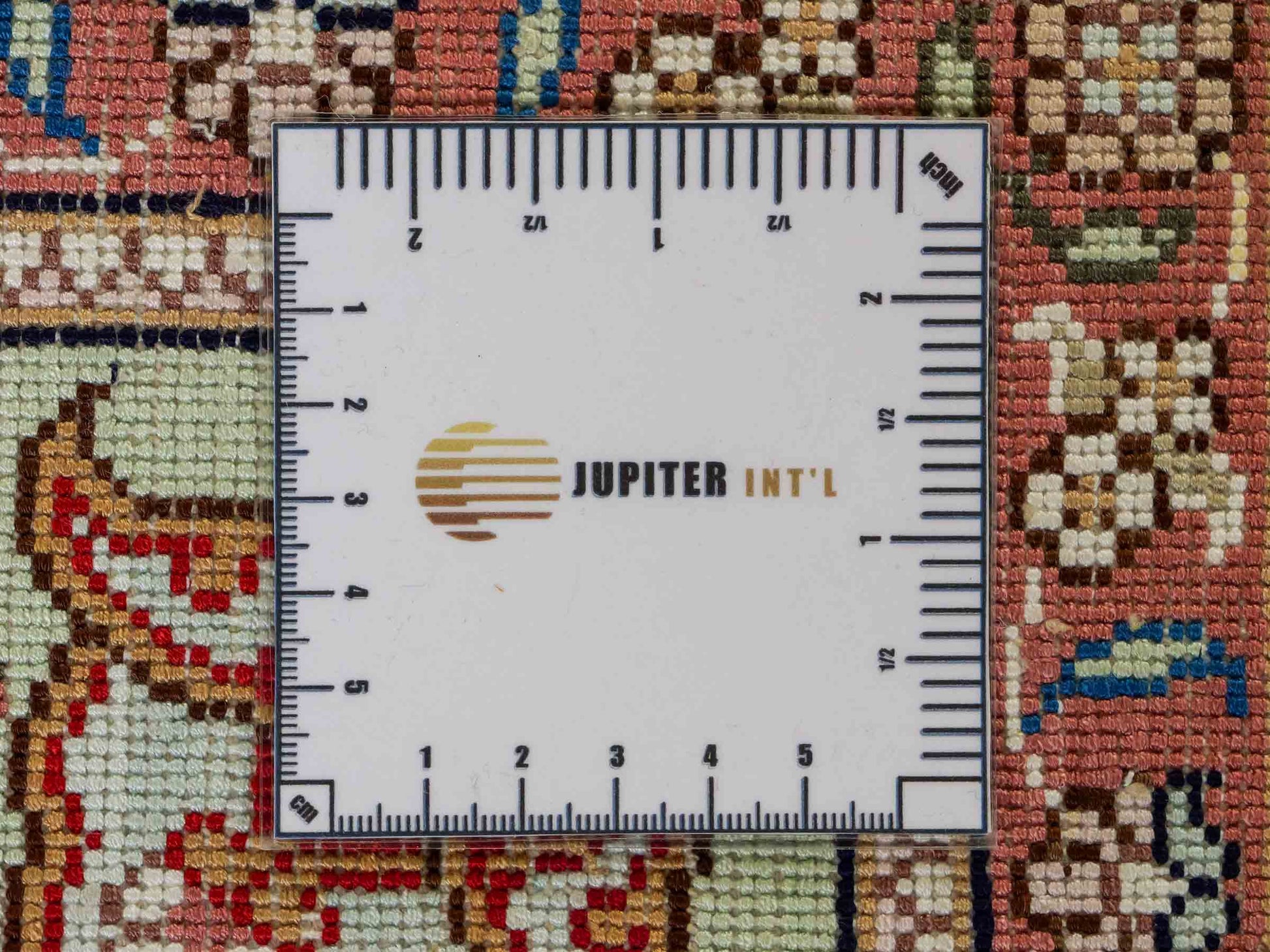 Feiner, handgeknüpfter, chinesischer Orientteppich mit Nain Design aus Kunstseide creme, weiß. 366x277 cm. Verkauf durch Jupiter Intl.