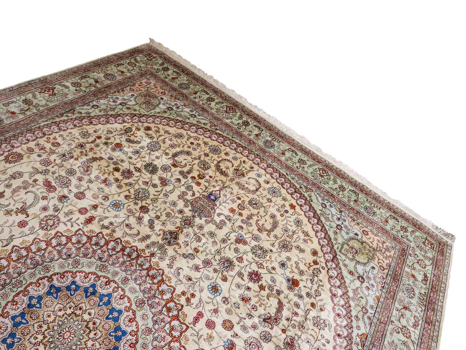 Feiner, handgeknüpfter, chinesischer Orientteppich mit Nain Design aus Kunstseide creme, weiß. 366x277 cm. Verkauf durch Jupiter Intl.