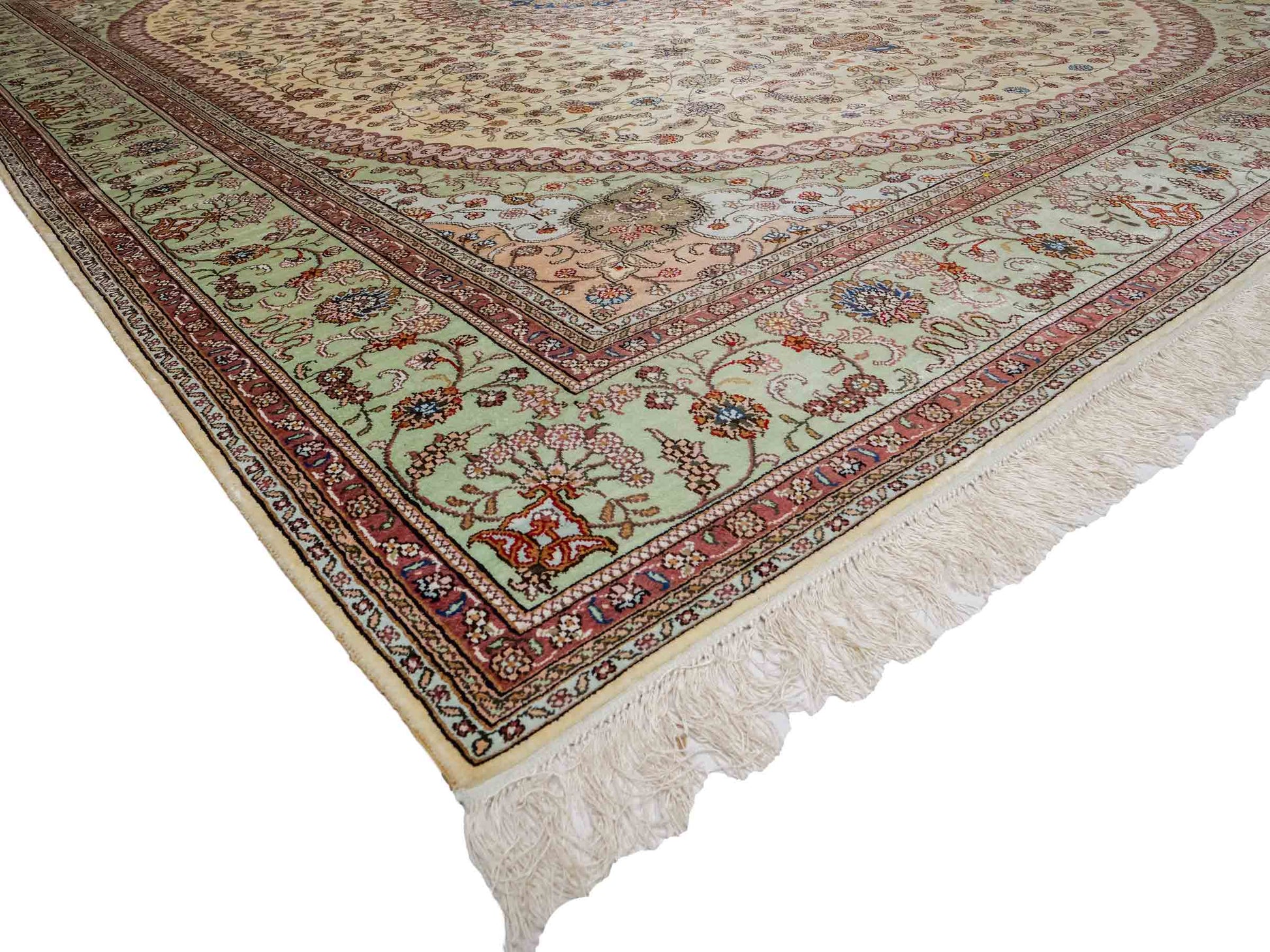 Feiner, handgeknüpfter, chinesischer Orientteppich mit Nain Design aus Kunstseide creme, weiß. 366x277 cm. Verkauf durch Jupiter Intl.