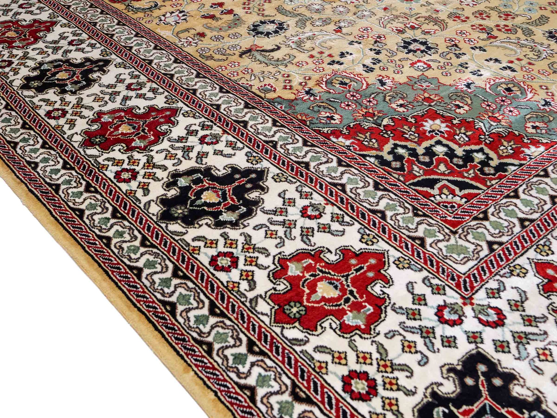 Feiner, handgeknüpfter, chinesischer Orientteppich mit Nain Design aus Kunstseide, gelb, creme, weiß. 373x275 cm. Verkauf durch Jupiter Intl.