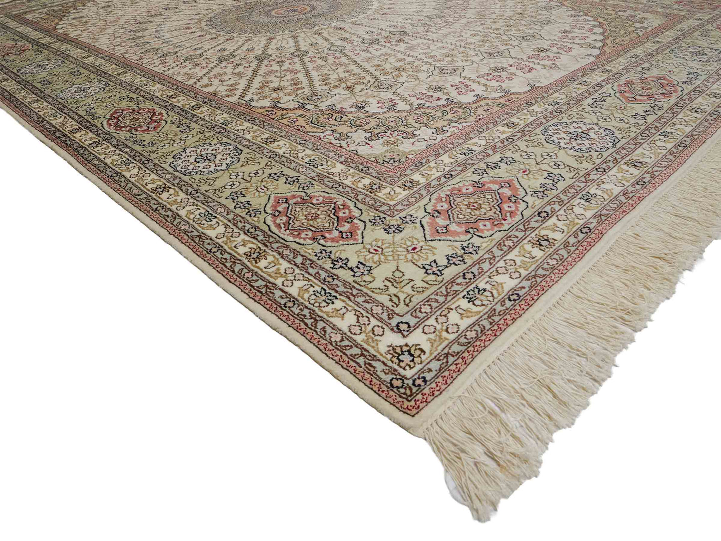 Feiner, handgeknüpfter, chinesischer Nain Orientteppich aus gesponnener Seide mit Nain Design von Khademi, creme, weiß. 267x186 cm. Verkauf durch Jupiter Intl.