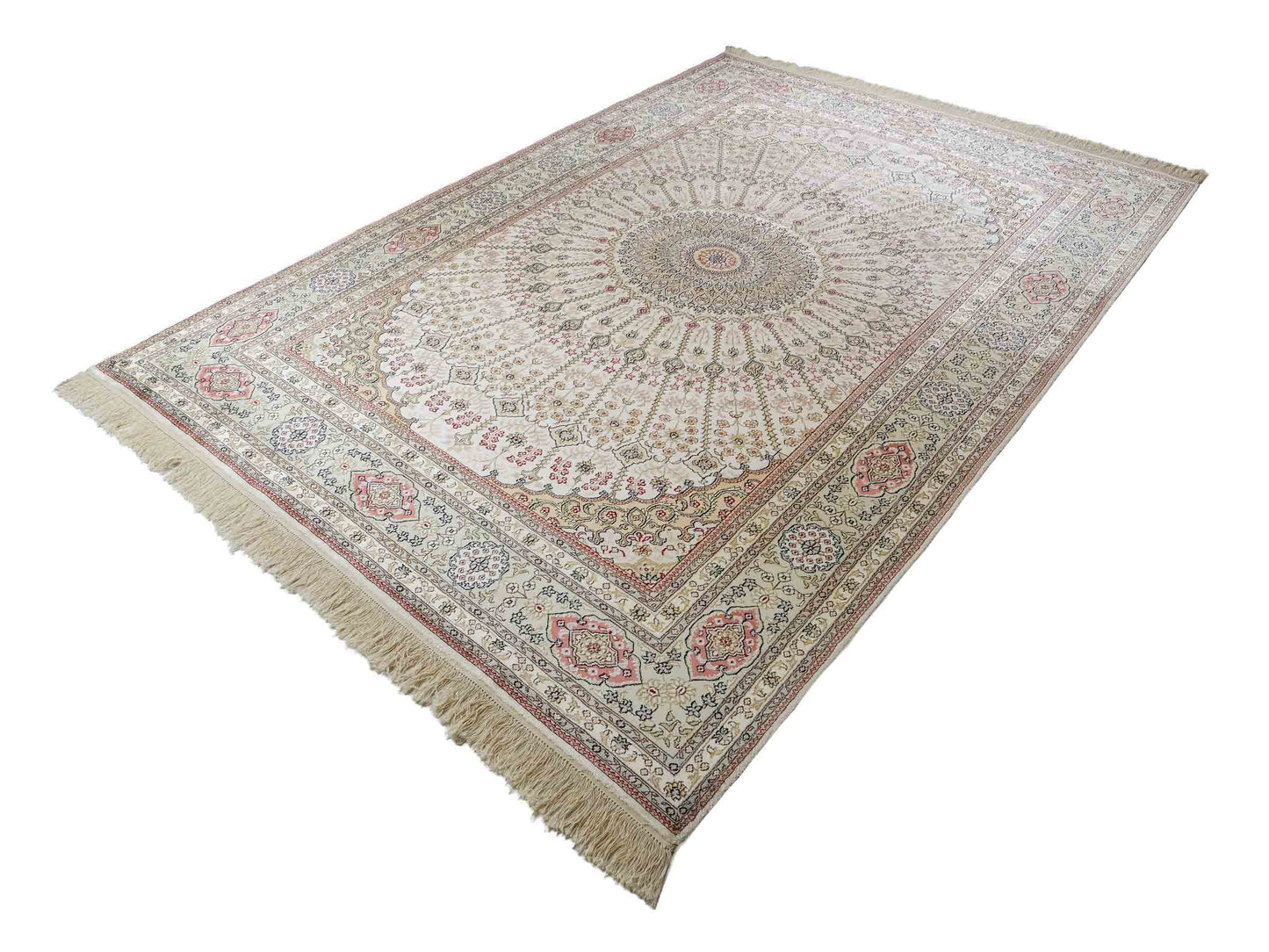 Feiner, handgeknüpfter, chinesischer Nain Orientteppich aus gesponnener Seide mit Nain Design von Khademi, creme, weiß. 267x186 cm. Verkauf durch Jupiter Intl.