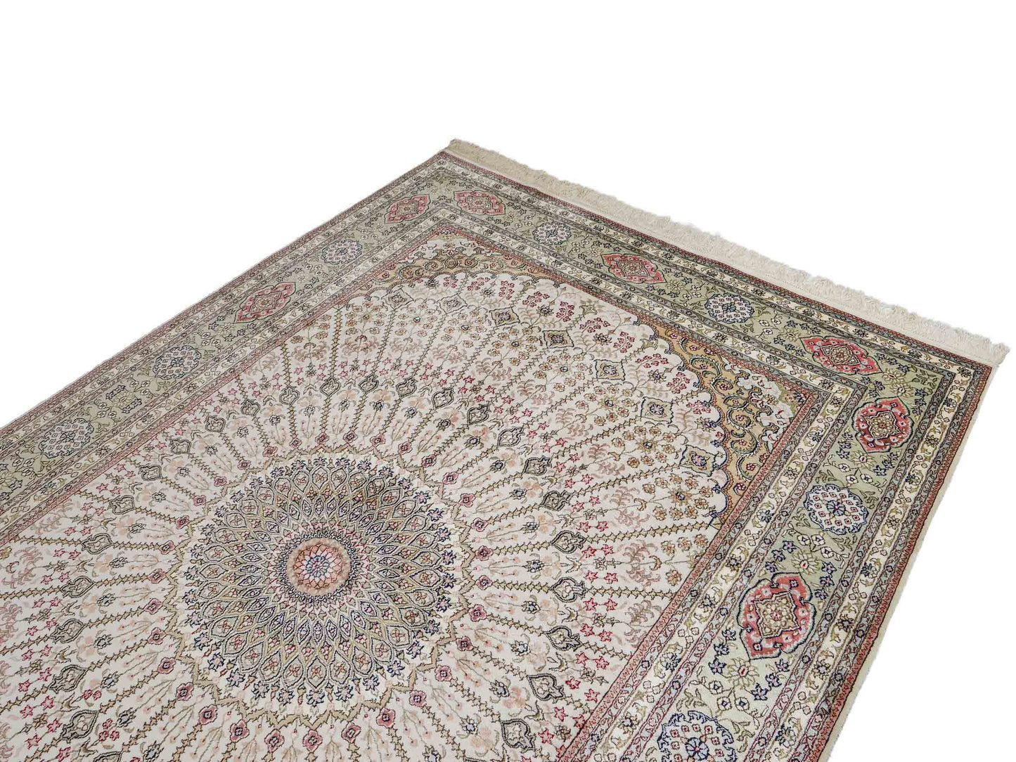 Feiner, handgeknüpfter, chinesischer Nain Orientteppich aus gesponnener Seide mit Nain Design von Khademi, creme, weiß. 267x186 cm. Verkauf durch Jupiter Intl.