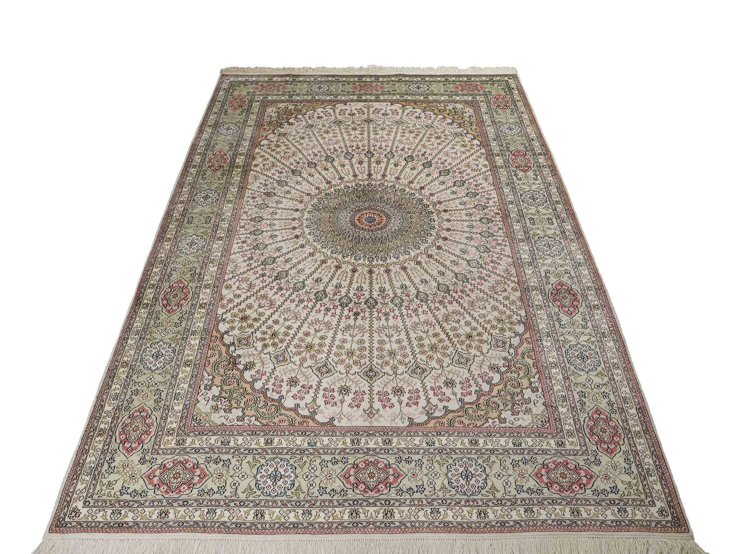 Feiner, handgeknüpfter, chinesischer Nain Orientteppich aus gesponnener Seide mit Nain Design von Khademi, creme, weiß. 267x186 cm. Verkauf durch Jupiter Intl.