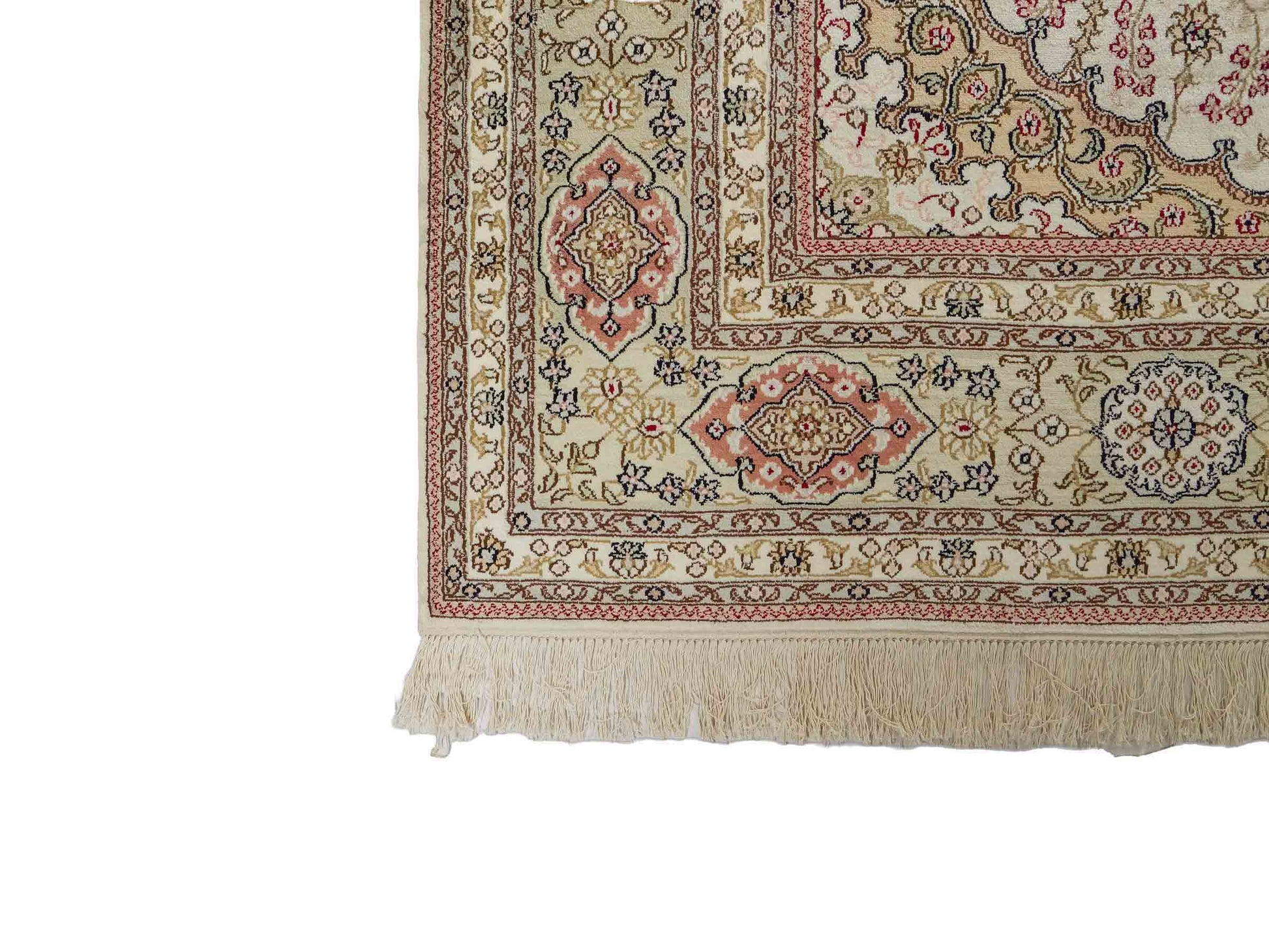 Feiner, handgeknüpfter, chinesischer Nain Orientteppich aus gesponnener Seide mit Nain Design von Khademi, creme, weiß. 267x186 cm. Verkauf durch Jupiter Intl.