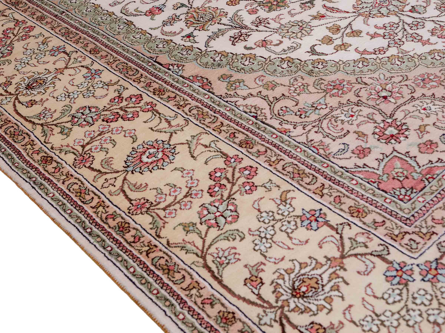 Feiner, handgeknüpfter, chinesischer Nain Orientteppich aus gesponnener Seide mit Medaillon-Design von Khademi, creme, weiß. 278x185 cm. Verkauf durch Jupiter Intl.