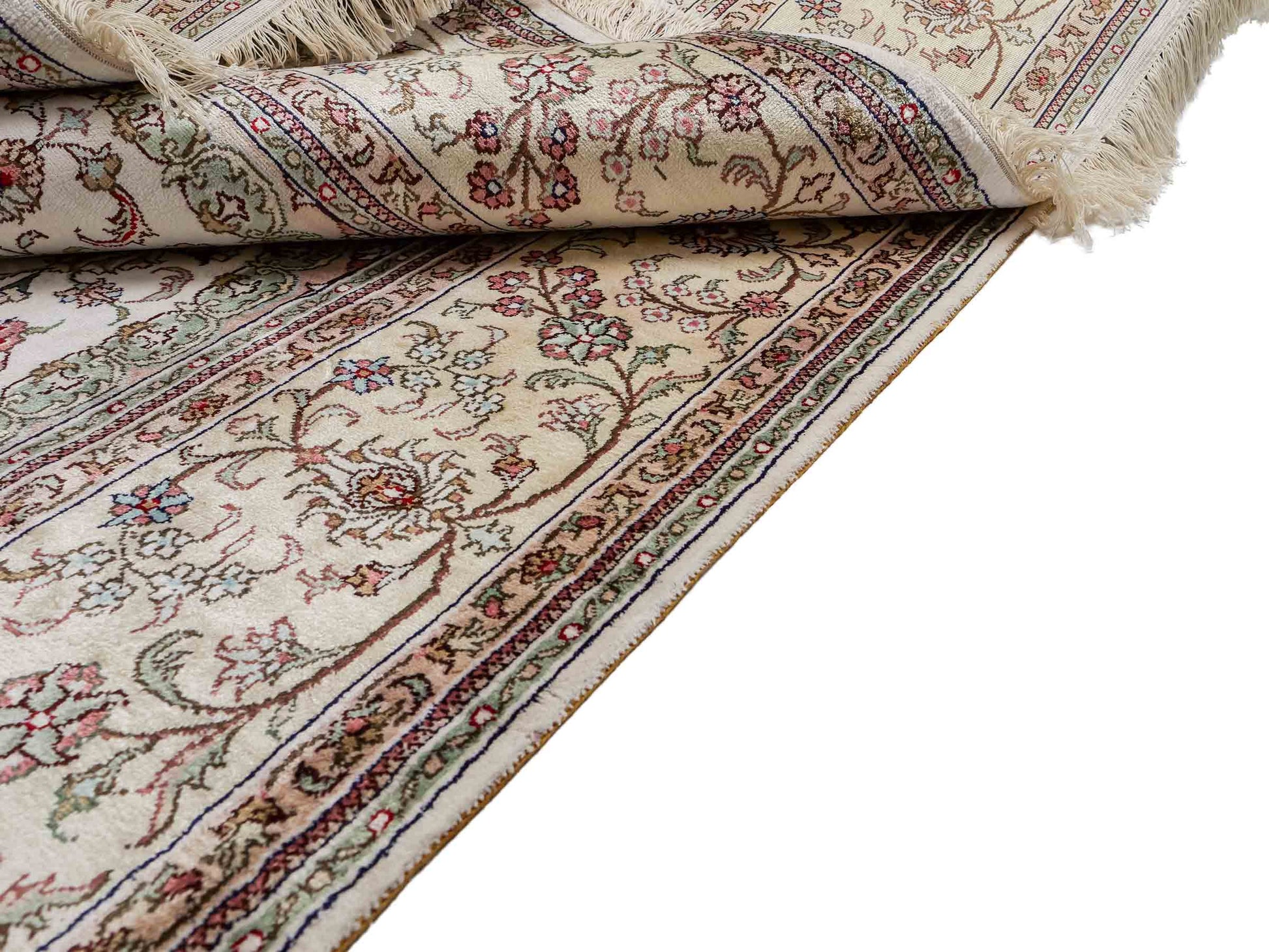 Feiner, handgeknüpfter, chinesischer Nain Orientteppich aus gesponnener Seide mit Medaillon-Design von Khademi, creme, weiß. 278x185 cm. Verkauf durch Jupiter Intl.