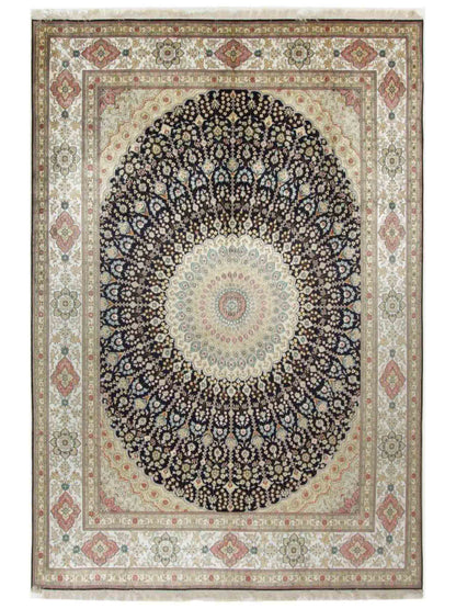 Feiner, handgeknüpfter, chinesischer Nain Orientteppich aus gesponnener Seide mit Medaillon-Design von Khademi, blau, creme, weiß. 356x274 cm. Verkauf durch Jupiter Intl.