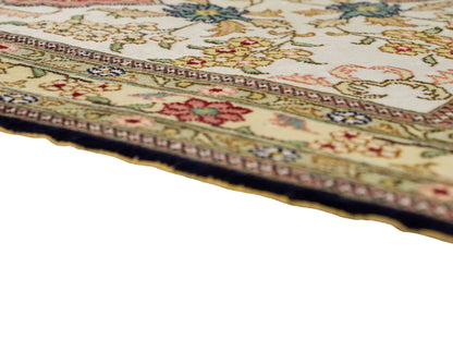 Feiner, handgeknüpfter, chinesischer Nain Orientteppich aus gesponnener Seide mit Medaillon-Design von Khademi, blau, creme, weiß. 356x274 cm. Verkauf durch Jupiter Intl.