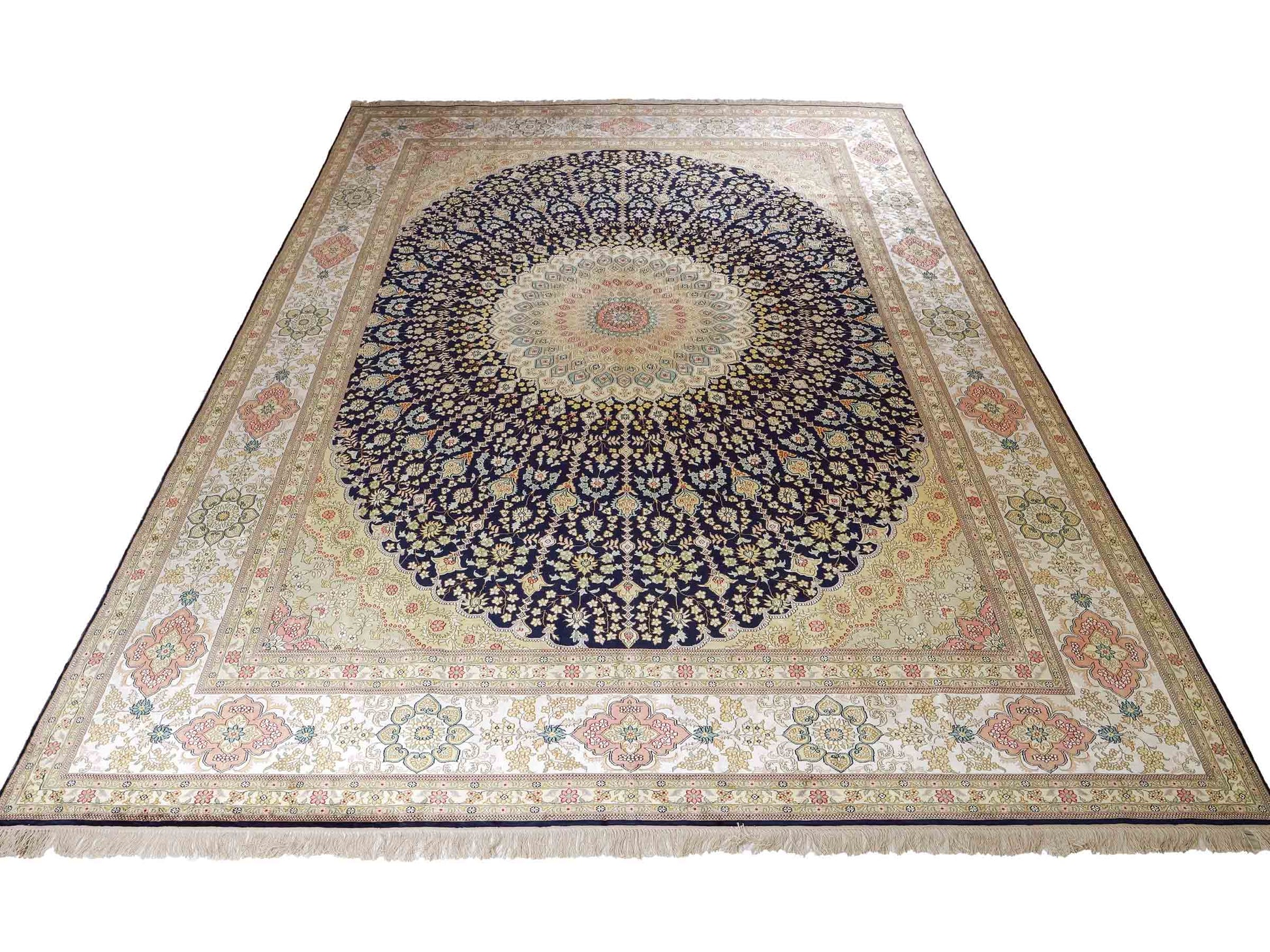 Feiner, handgeknüpfter, chinesischer Nain Orientteppich aus gesponnener Seide mit Medaillon-Design von Khademi, blau, creme, weiß. 356x274 cm. Verkauf durch Jupiter Intl.