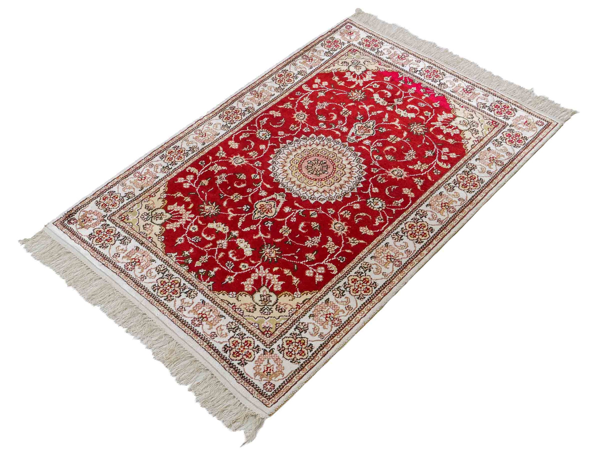 Feiner, handgeknüpfter Nain Orientteppich aus Kunstseide, rot, creme. 117x77 cm. Verkauf durch Jupiter Intl.