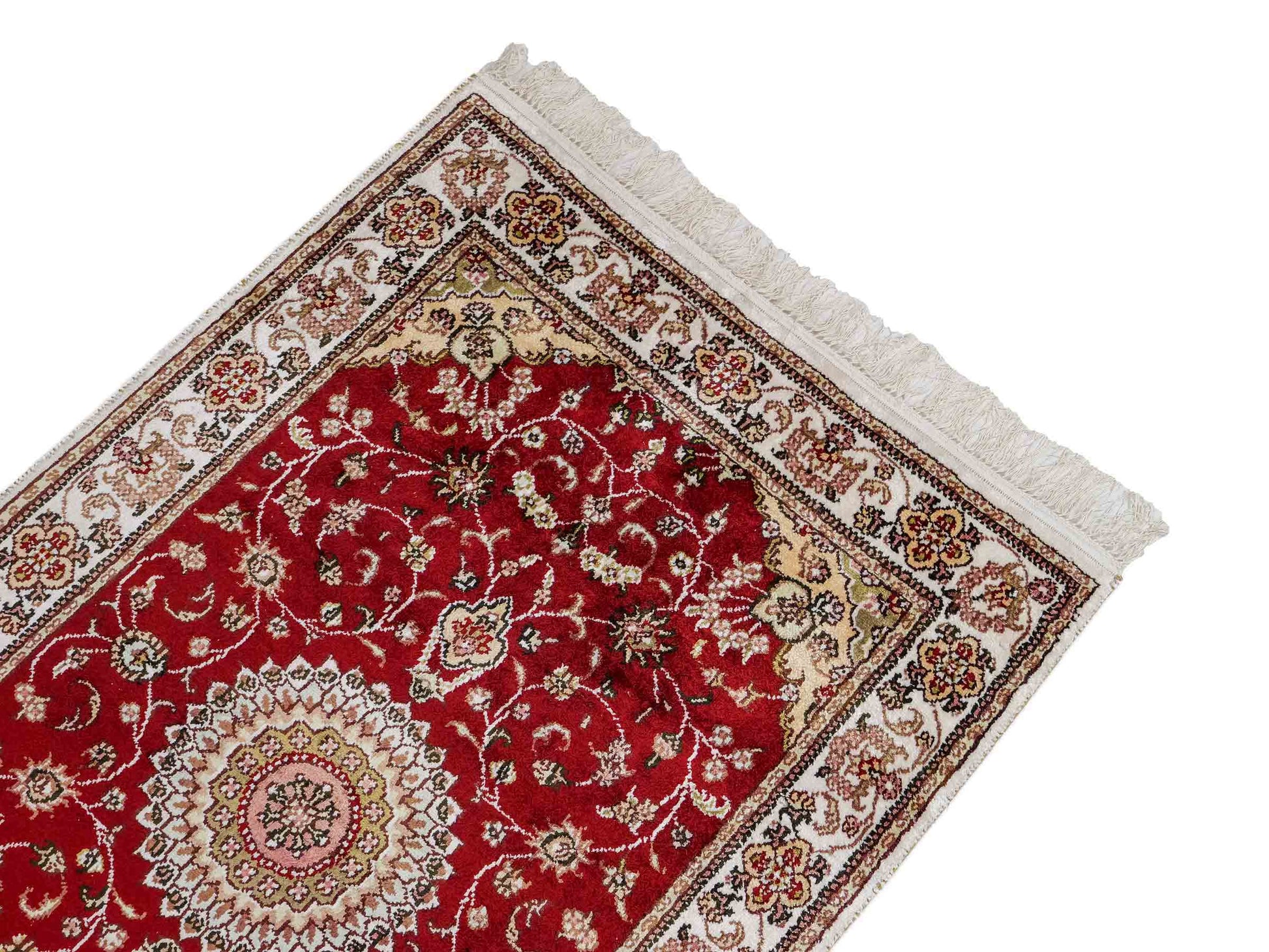 Feiner, handgeknüpfter Nain Orientteppich aus Kunstseide, rot, creme. 117x77 cm. Verkauf durch Jupiter Intl.