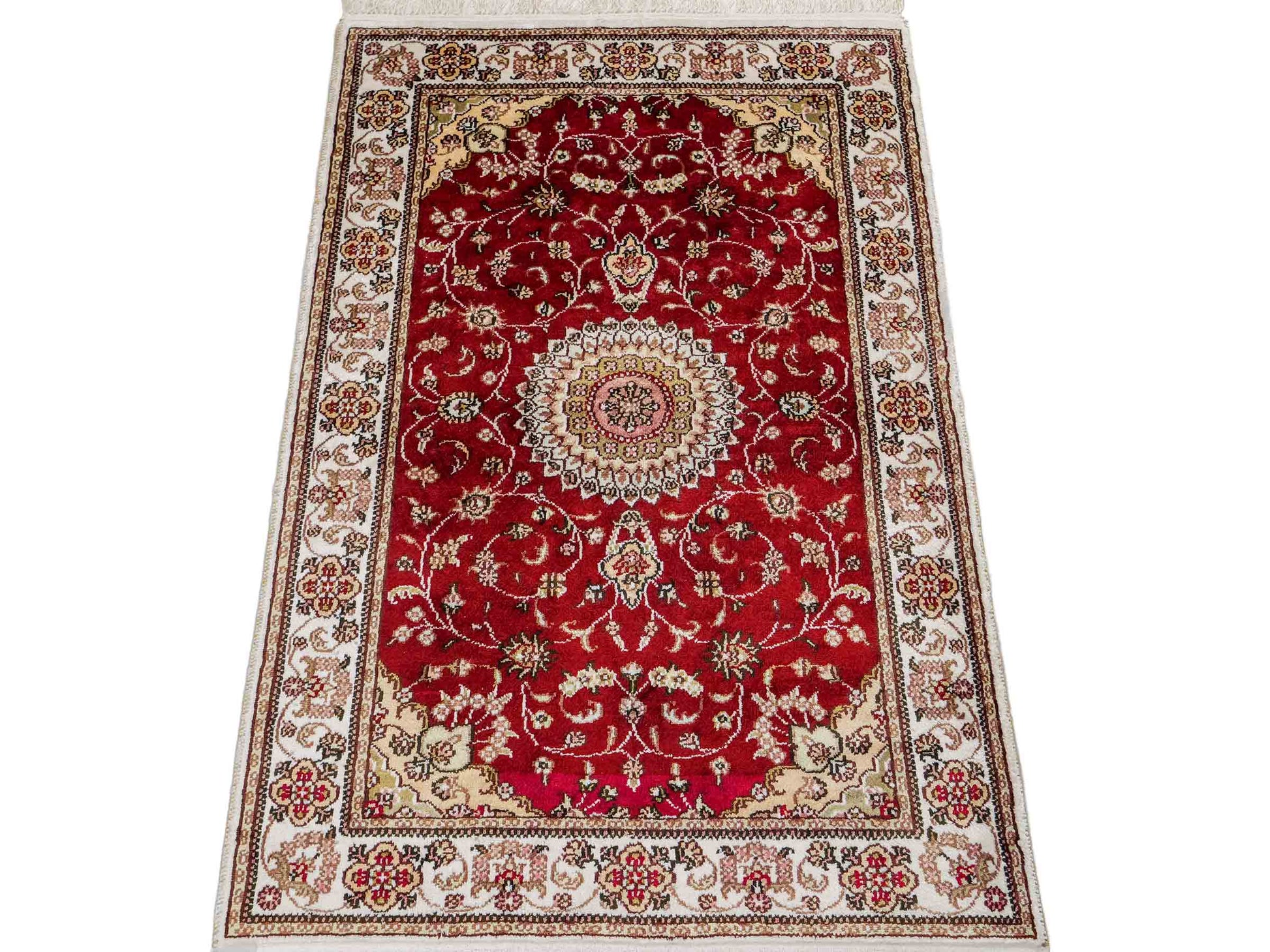 Feiner, handgeknüpfter Nain Orientteppich aus Kunstseide, rot, creme. 117x77 cm. Verkauf durch Jupiter Intl.