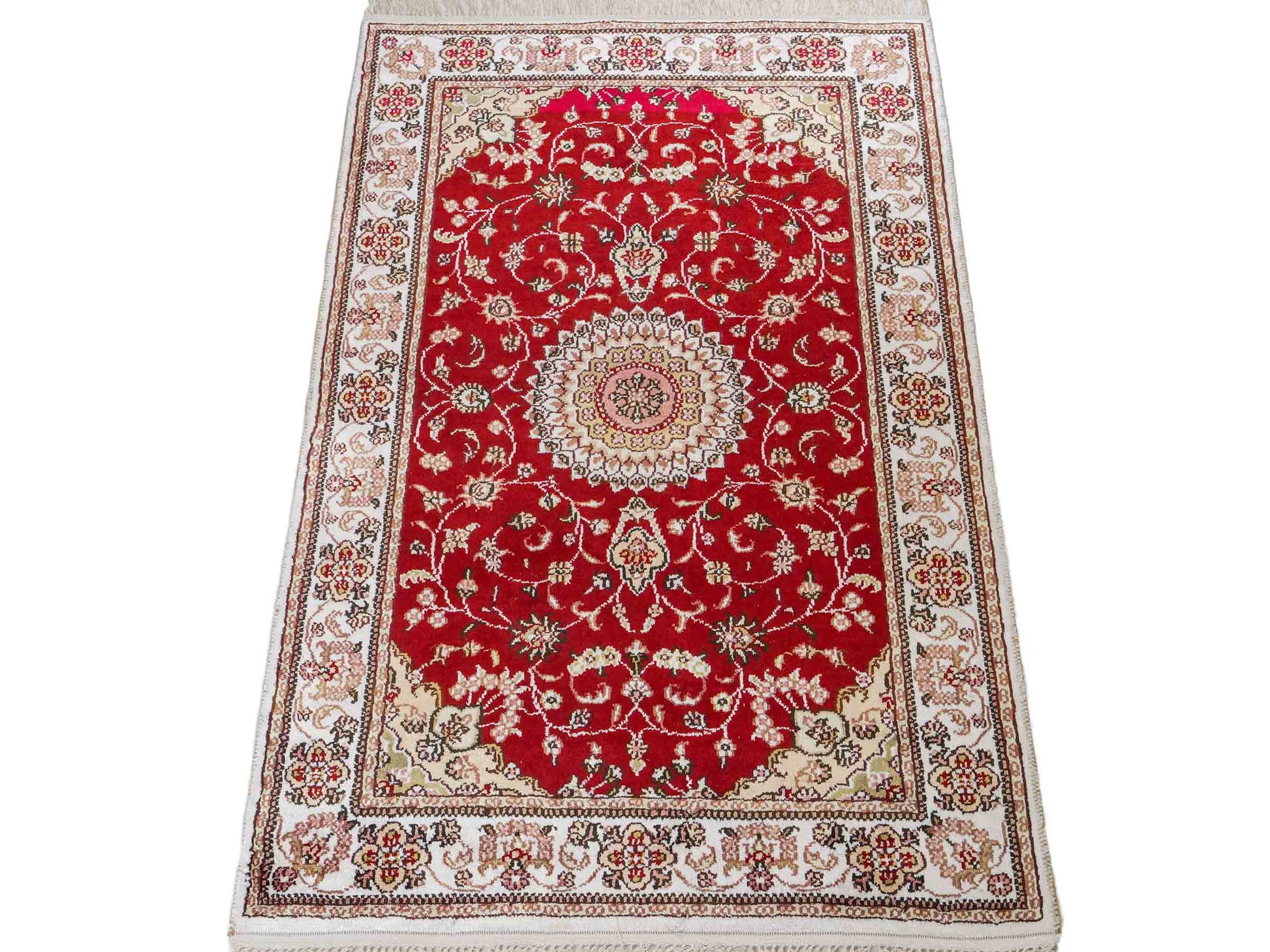 Feiner, handgeknüpfter Nain Orientteppich aus Kunstseide, rot, creme. 117x77 cm. Verkauf durch Jupiter Intl.