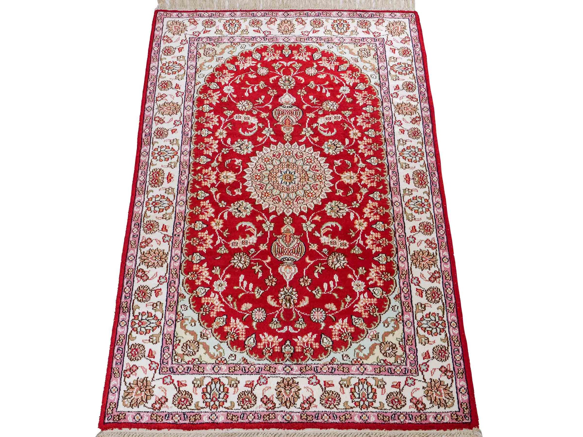 Feiner, handgeknüpfter, chinesischer Orientteppich mit Nain Design aus Kunstseide, rot, creme, weiß. 119x76 cm. Verkauf durch Jupiter Intl.