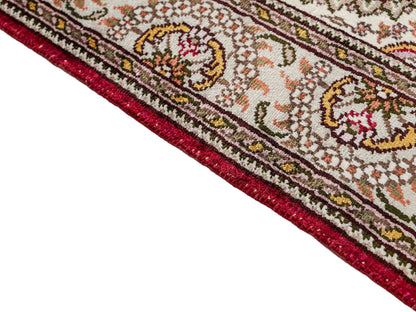 Feiner, handgeknüpfter, chinesischer Orientteppich mit Nain Design aus Kunstseide, rot, weiß, creme. 120x75 cm. Verkauf durch Jupiter Intl.