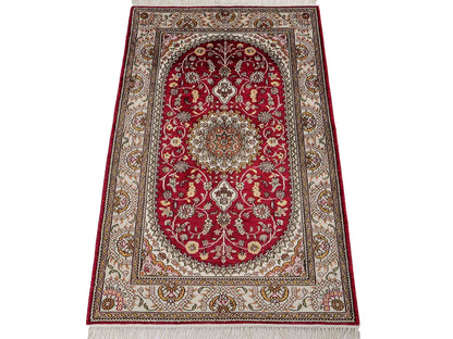 Feiner, handgeknüpfter, chinesischer Orientteppich mit Nain Design aus Kunstseide, rot, weiß, creme. 120x75 cm. Verkauf durch Jupiter Intl.