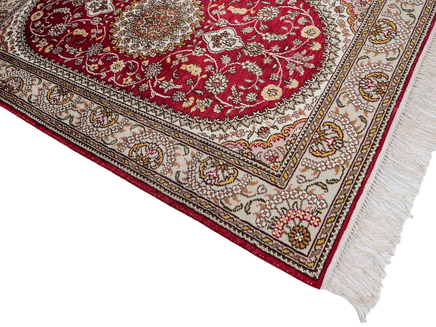 Feiner, handgeknüpfter, chinesischer Orientteppich mit Nain Design aus Kunstseide, rot, weiß, creme. 120x75 cm. Verkauf durch Jupiter Intl.