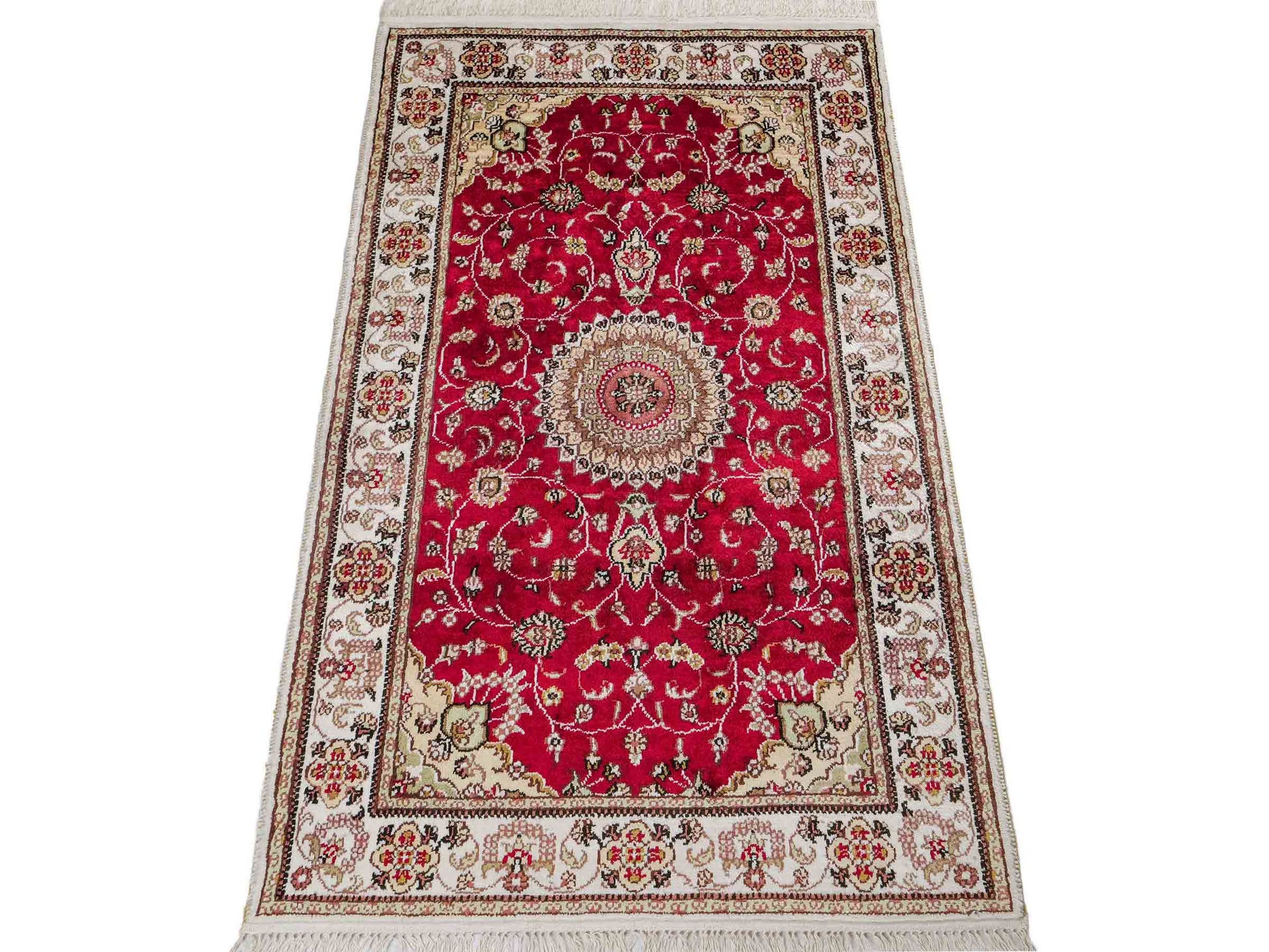 Feiner, handgeknüpfter, chinesischer Nain Orientteppich aus Kunstseide, rot, creme. 120x76 cm. Verkauf durch Jupiter Intl.