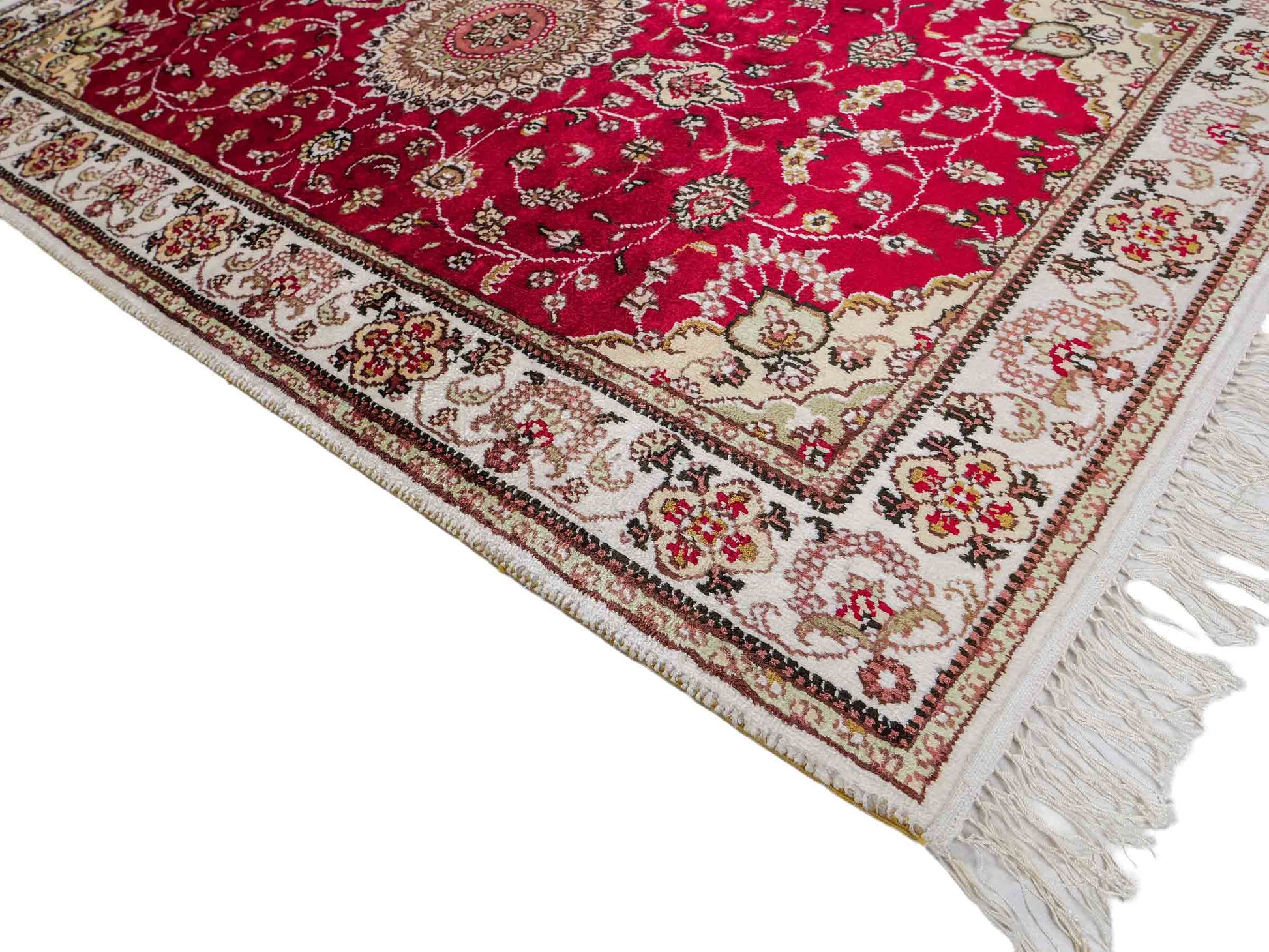 Feiner, handgeknüpfter, chinesischer Nain Orientteppich aus Kunstseide, rot, creme. 120x76 cm. Verkauf durch Jupiter Intl.