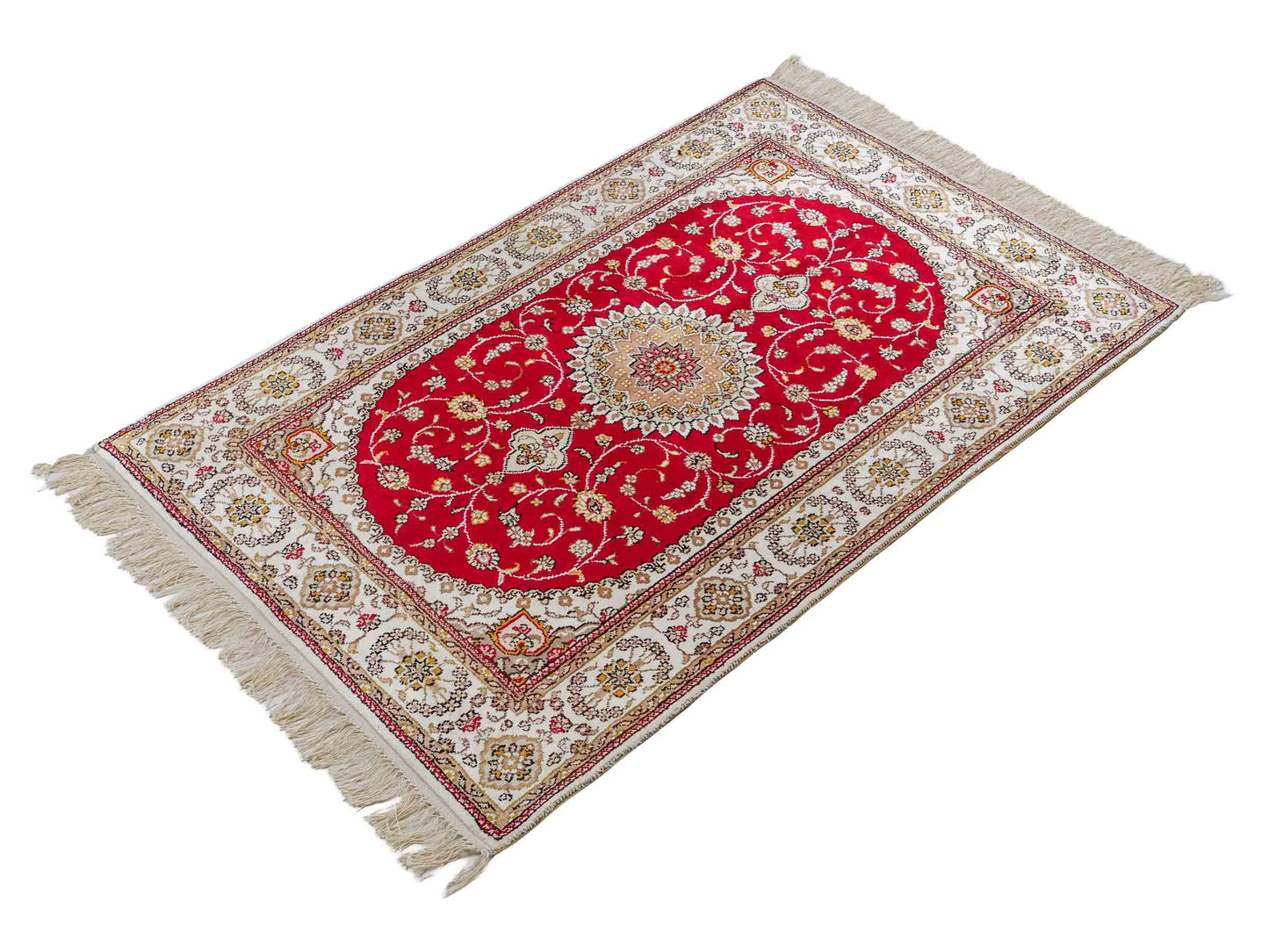 Feiner, handgeknüpfter, chinesischer Orientteppich mit Nain Design aus Kunstseide, rot, creme, weiß. 120x77 cm. Verkauf durch Jupiter Intl.