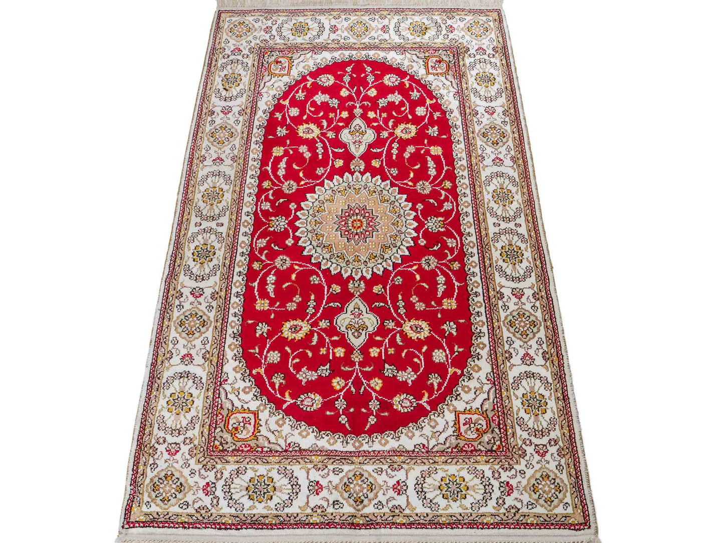 Feiner, handgeknüpfter, chinesischer Orientteppich mit Nain Design aus Kunstseide, rot, creme, weiß. 120x77 cm. Verkauf durch Jupiter Intl.