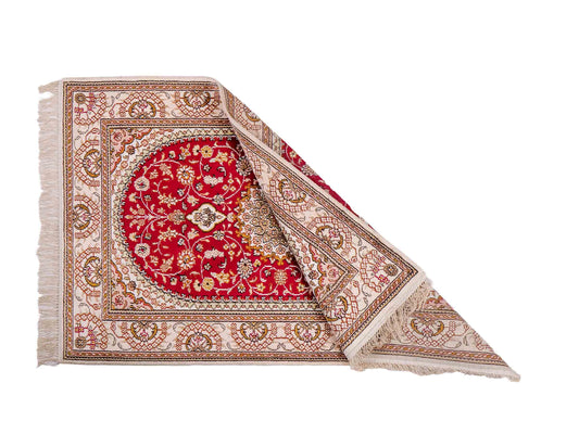 Feiner, handgeknüpfter, chinesischer Orientteppich mit Nain Design aus Kunstseide, rot, weiß, creme. 120x78 cm. Verkauf durch Jupiter Intl.