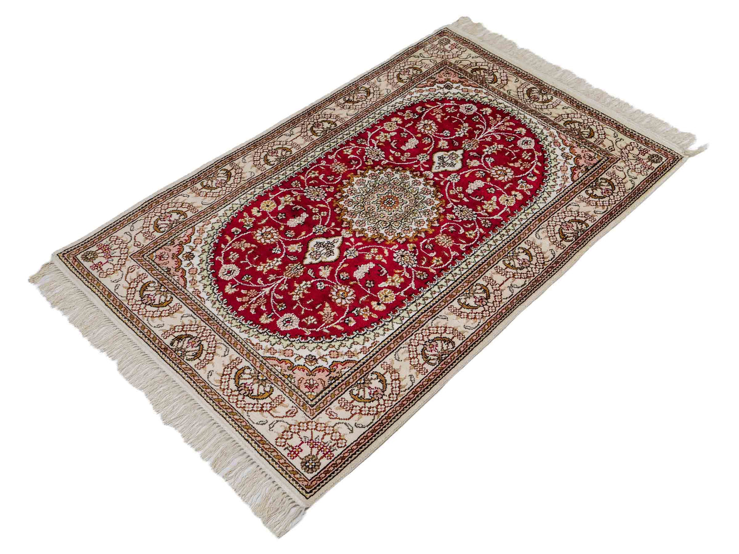 Feiner, handgeknüpfter, chinesischer Orientteppich mit Nain Design aus Kunstseide, rot, weiß, creme. 120x78 cm. Verkauf durch Jupiter Intl.